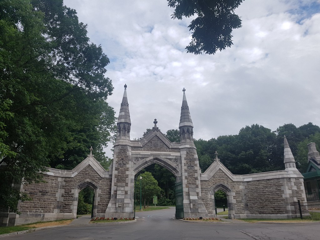 Le cimetière Mont-Royal ferme ses portes aux&nbsp;cyclistes
