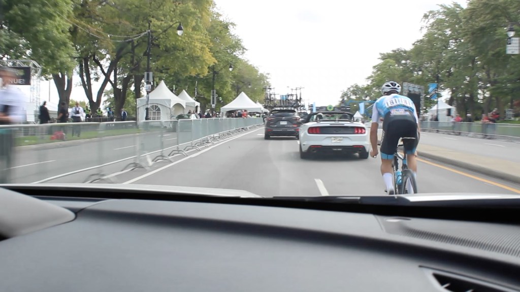 À l’intérieur d’une voiture&nbsp;d’équipe