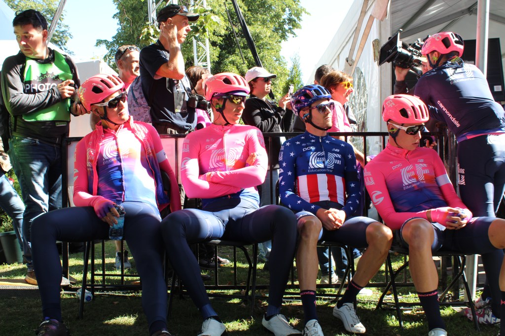 Que fait un coureur cycliste avant une&nbsp;couse?