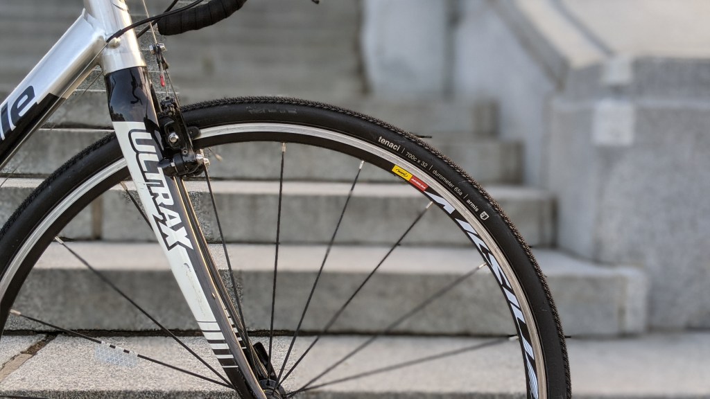 Mes nouveaux pneus de gravel bike : Ere Research&nbsp;Tenaci